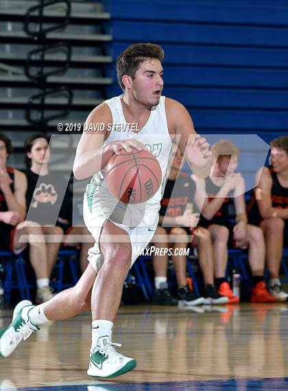 Thumbnail 2 in Roseville vs. Dixon (Les Curry Invitational) photogallery.
