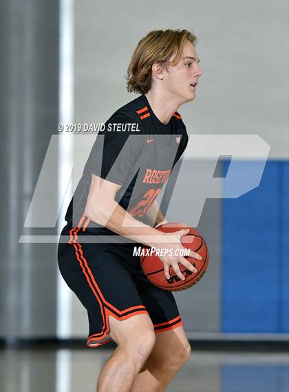 Thumbnail 2 in Roseville vs. Dixon (Les Curry Invitational) photogallery.