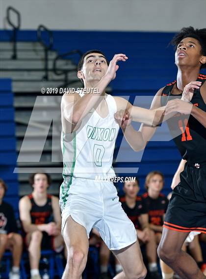 Thumbnail 1 in Roseville vs. Dixon (Les Curry Invitational) photogallery.
