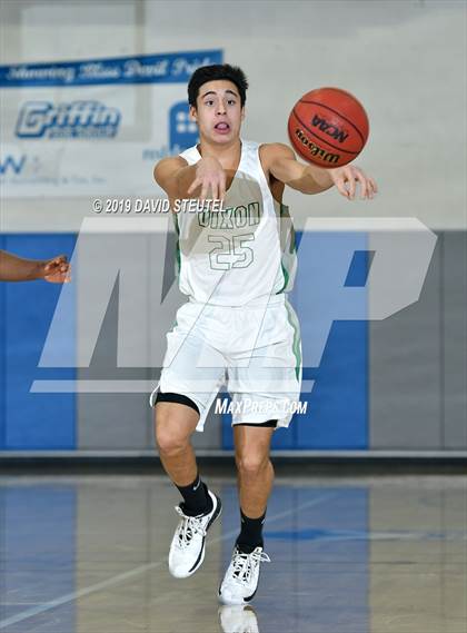 Thumbnail 2 in Roseville vs. Dixon (Les Curry Invitational) photogallery.