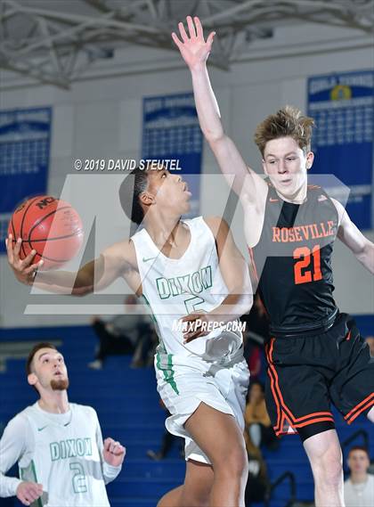 Thumbnail 1 in Roseville vs. Dixon (Les Curry Invitational) photogallery.