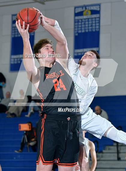 Thumbnail 3 in Roseville vs. Dixon (Les Curry Invitational) photogallery.