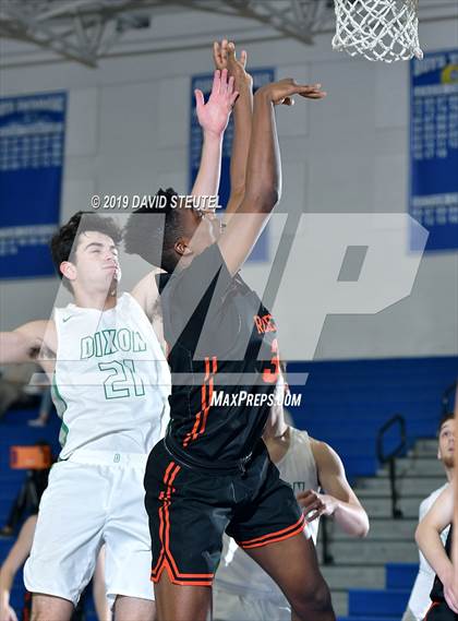 Thumbnail 3 in Roseville vs. Dixon (Les Curry Invitational) photogallery.