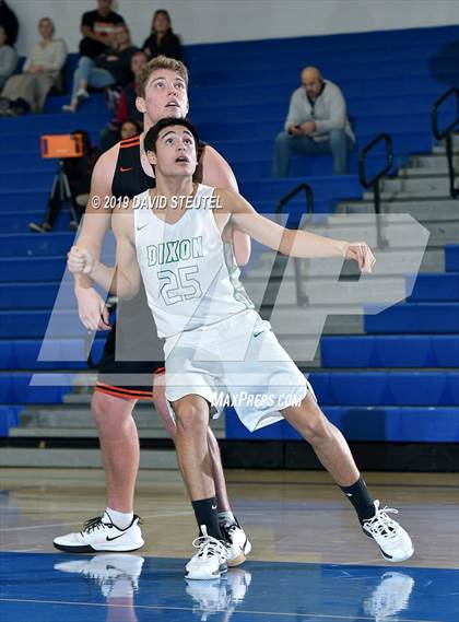 Thumbnail 2 in Roseville vs. Dixon (Les Curry Invitational) photogallery.