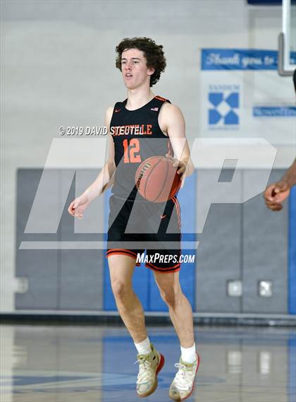 Thumbnail 2 in Roseville vs. Dixon (Les Curry Invitational) photogallery.