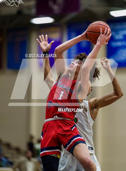 Thumbnail 1 in Veterans Memorial vs Sam Houston (UIL 5A Reg 4 Round 2) photogallery.