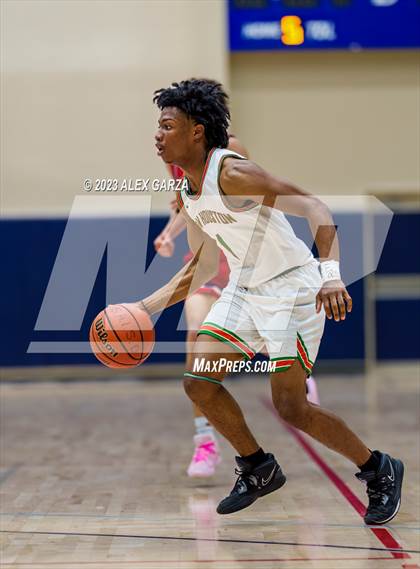 Thumbnail 1 in Veterans Memorial vs Sam Houston (UIL 5A Reg 4 Round 2) photogallery.