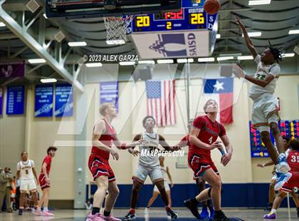 Thumbnail 1 in Veterans Memorial vs Sam Houston (UIL 5A Reg 4 Round 2) photogallery.