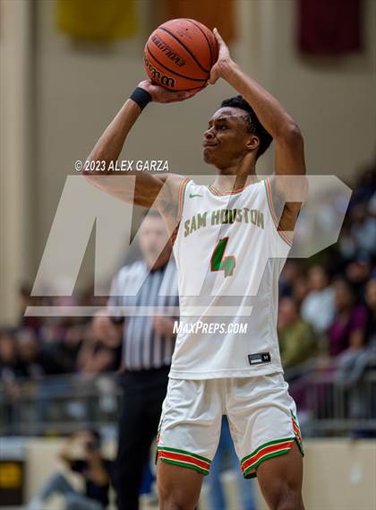 Thumbnail 1 in Veterans Memorial vs Sam Houston (UIL 5A Reg 4 Round 2) photogallery.