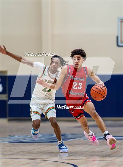 Thumbnail 1 in Veterans Memorial vs Sam Houston (UIL 5A Reg 4 Round 2) photogallery.