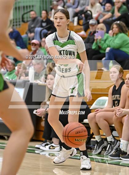 Thumbnail 3 in Shelbyville @ Yorktown photogallery.