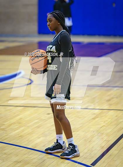 Thumbnail 1 in Catalina Foothills vs Vista Grande photogallery.