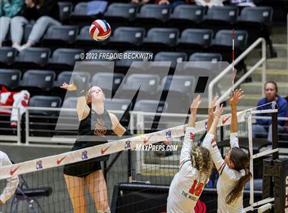 Thumbnail 1 in The Woodlands vs. Dripping Springs (UIL 6A Semifinal) photogallery.