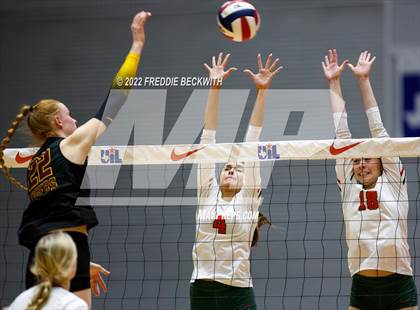 Thumbnail 1 in The Woodlands vs. Dripping Springs (UIL 6A Semifinal) photogallery.