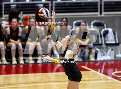 Thumbnail 3 in The Woodlands vs. Dripping Springs (UIL 6A Semifinal) photogallery.