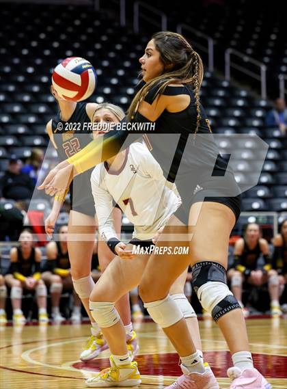 Thumbnail 1 in The Woodlands vs. Dripping Springs (UIL 6A Semifinal) photogallery.