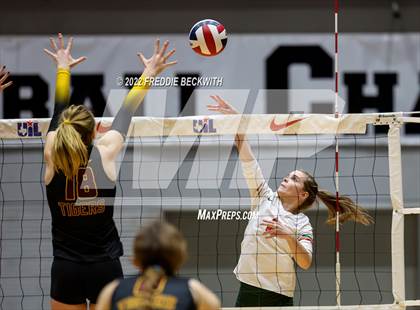 Thumbnail 2 in The Woodlands vs. Dripping Springs (UIL 6A Semifinal) photogallery.