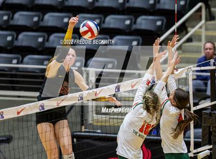 Thumbnail 3 in The Woodlands vs. Dripping Springs (UIL 6A Semifinal) photogallery.