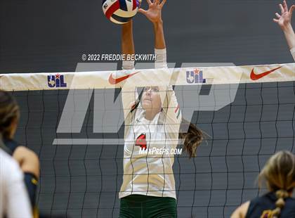 Thumbnail 3 in The Woodlands vs. Dripping Springs (UIL 6A Semifinal) photogallery.