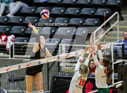 Thumbnail 3 in The Woodlands vs. Dripping Springs (UIL 6A Semifinal) photogallery.