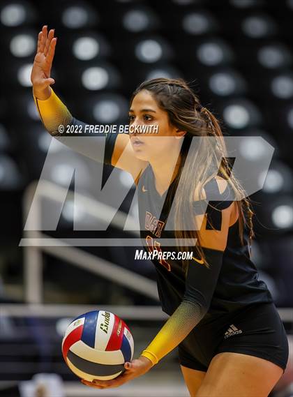 Thumbnail 2 in The Woodlands vs. Dripping Springs (UIL 6A Semifinal) photogallery.