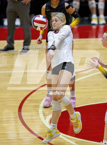 Thumbnail 2 in The Woodlands vs. Dripping Springs (UIL 6A Semifinal) photogallery.