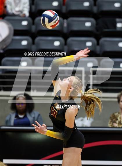Thumbnail 3 in The Woodlands vs. Dripping Springs (UIL 6A Semifinal) photogallery.