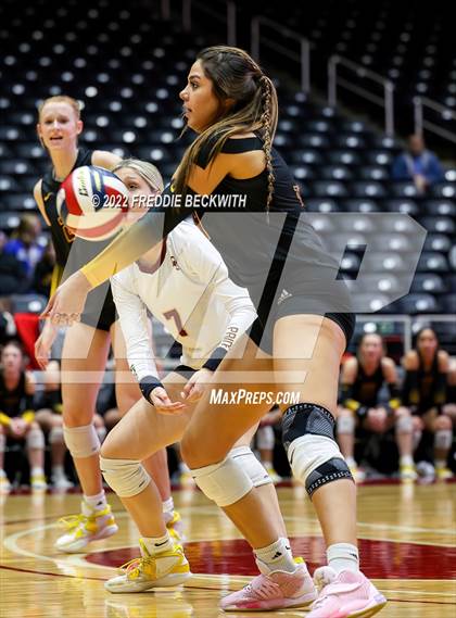 Thumbnail 3 in The Woodlands vs. Dripping Springs (UIL 6A Semifinal) photogallery.
