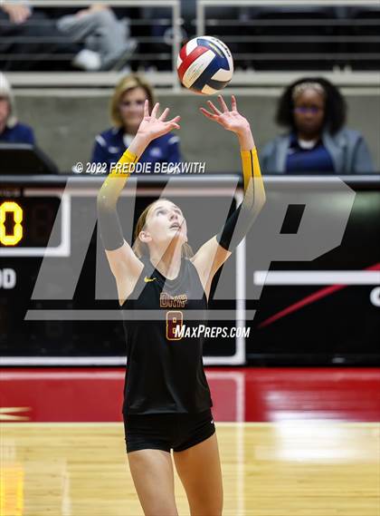 Thumbnail 2 in The Woodlands vs. Dripping Springs (UIL 6A Semifinal) photogallery.