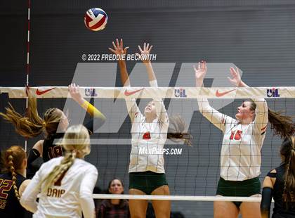 Thumbnail 3 in The Woodlands vs. Dripping Springs (UIL 6A Semifinal) photogallery.