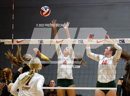 Thumbnail 1 in The Woodlands vs. Dripping Springs (UIL 6A Semifinal) photogallery.