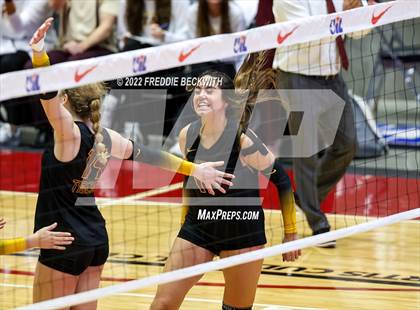 Thumbnail 2 in The Woodlands vs. Dripping Springs (UIL 6A Semifinal) photogallery.