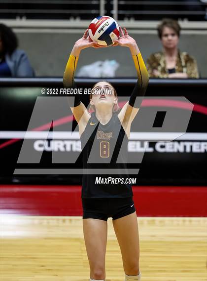Thumbnail 2 in The Woodlands vs. Dripping Springs (UIL 6A Semifinal) photogallery.