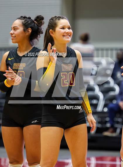 Thumbnail 2 in The Woodlands vs. Dripping Springs (UIL 6A Semifinal) photogallery.