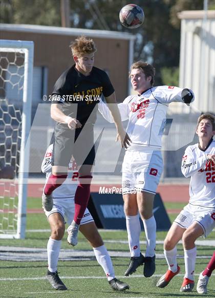 Thumbnail 2 in San Clemente vs. Torrey Pines (24th Annual SoCal Soccer Classic) photogallery.