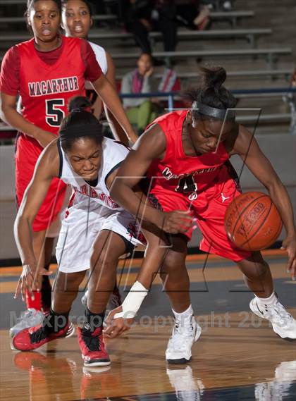 Thumbnail 1 in Marcus vs MacArthur (UIL 5A Region1 Bi-District Playoff) photogallery.