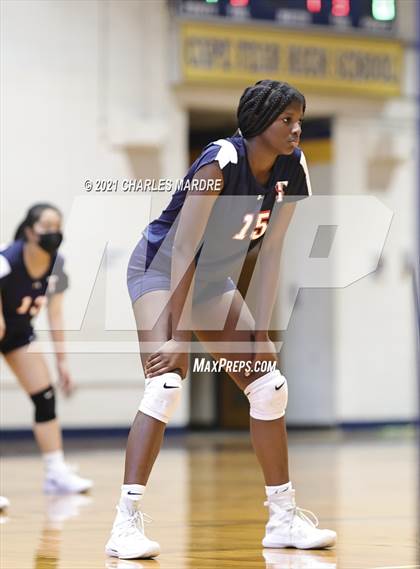 Thumbnail 2 in Cape Fear vs Terry Sanford photogallery.