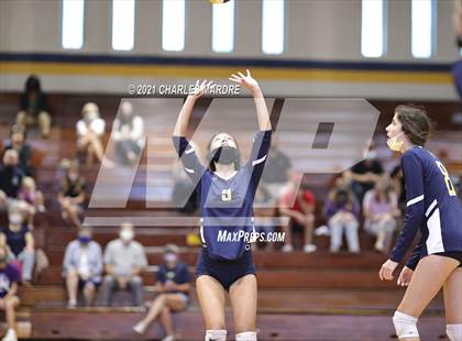 Thumbnail 2 in Cape Fear vs Terry Sanford photogallery.