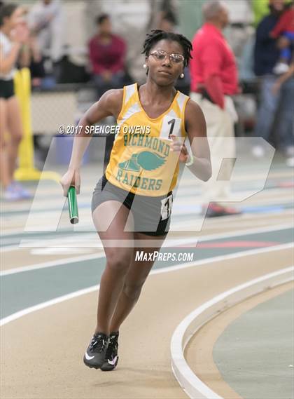 Thumbnail 2 in NC Runners Holiday Invitational photogallery.