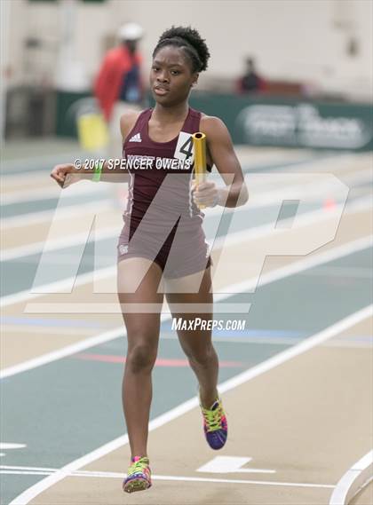 Thumbnail 2 in NC Runners Holiday Invitational photogallery.