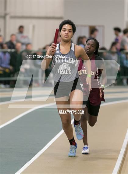 Thumbnail 2 in NC Runners Holiday Invitational photogallery.