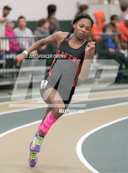 Thumbnail 1 in NC Runners Holiday Invitational photogallery.