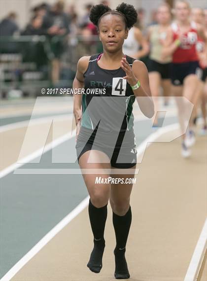 Thumbnail 2 in NC Runners Holiday Invitational photogallery.
