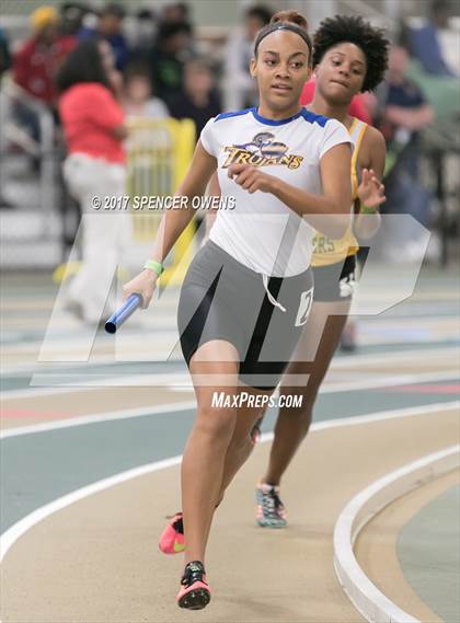 Thumbnail 2 in NC Runners Holiday Invitational photogallery.