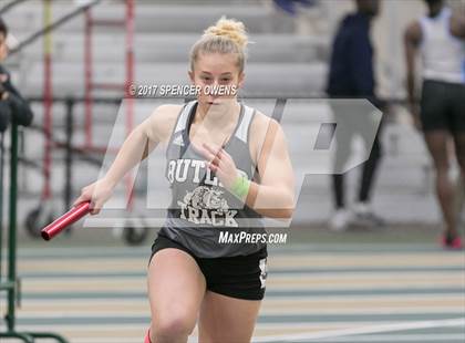 Thumbnail 1 in NC Runners Holiday Invitational photogallery.