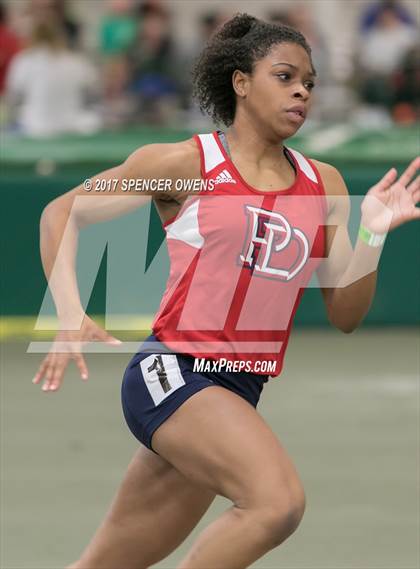 Thumbnail 1 in NC Runners Holiday Invitational photogallery.