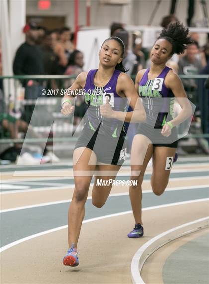Thumbnail 3 in NC Runners Holiday Invitational photogallery.