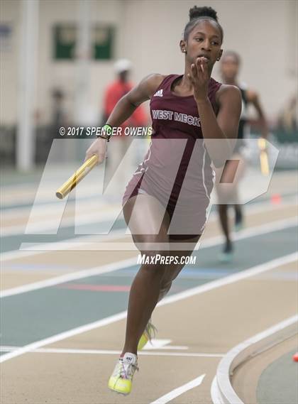 Thumbnail 2 in NC Runners Holiday Invitational photogallery.