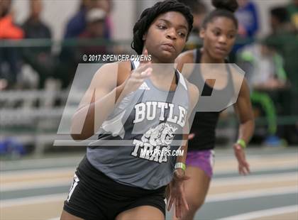 Thumbnail 3 in NC Runners Holiday Invitational photogallery.