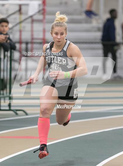 Thumbnail 2 in NC Runners Holiday Invitational photogallery.